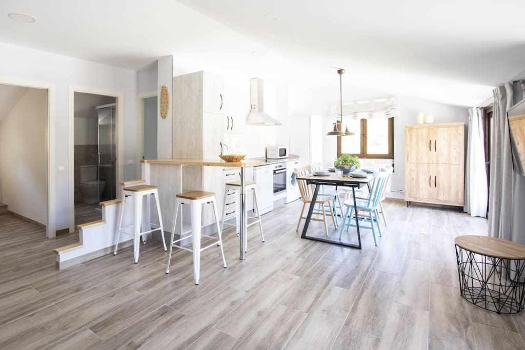Apartamentos creativos Villa Rubei Villarroya de los Pinares Exterior foto